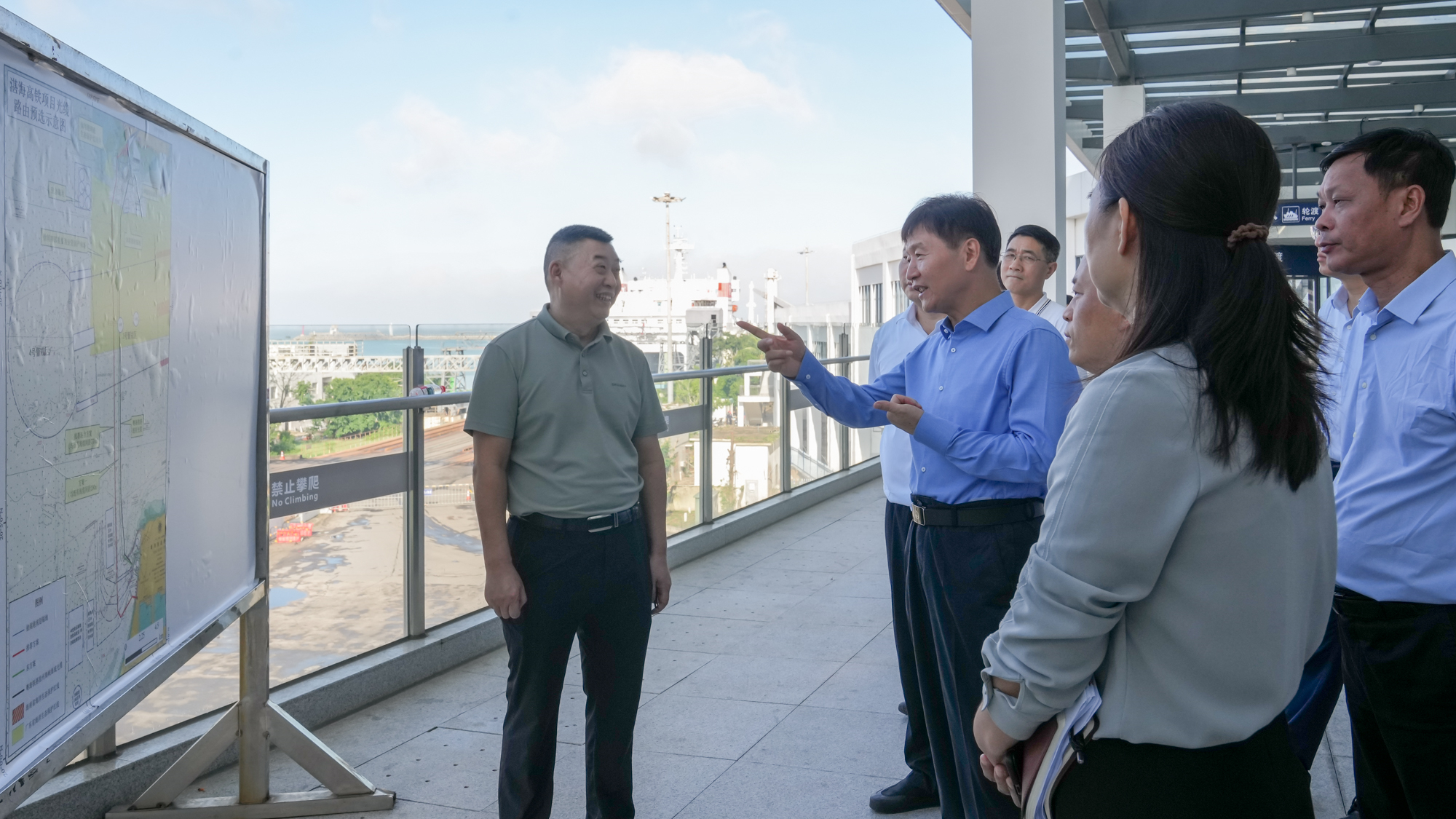 刘小明在省重大项目办宣讲党的二十届四中全会精神并调研